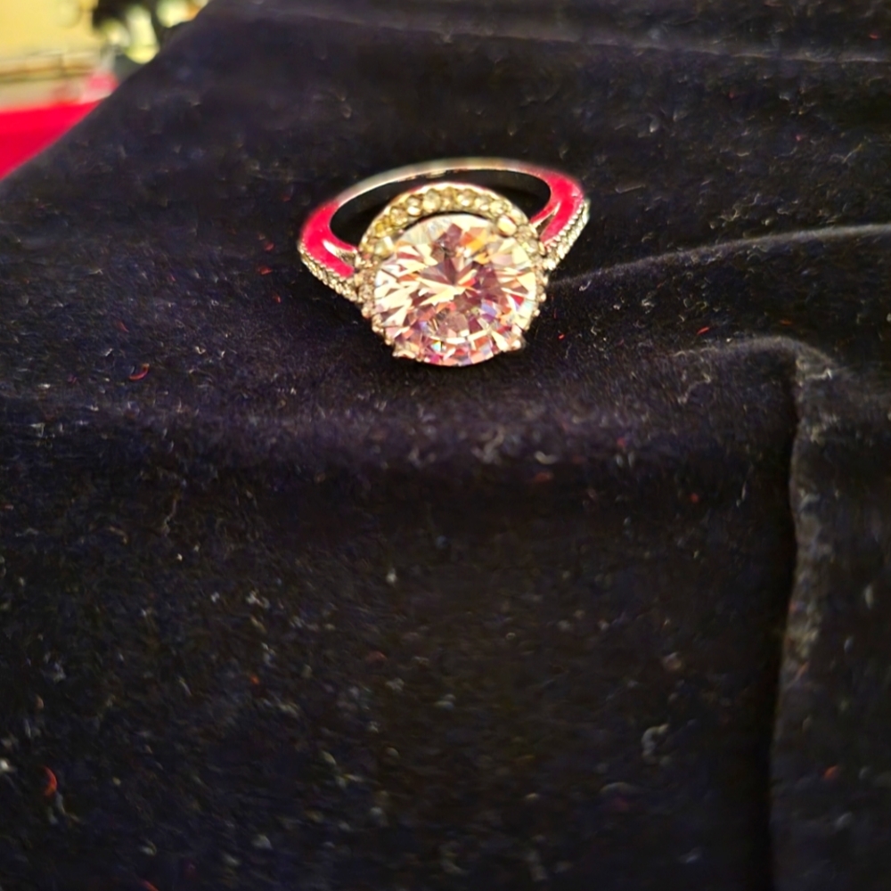 SALE!!! GORGEOUS Simulated 5KT Diamond Ring Size 7